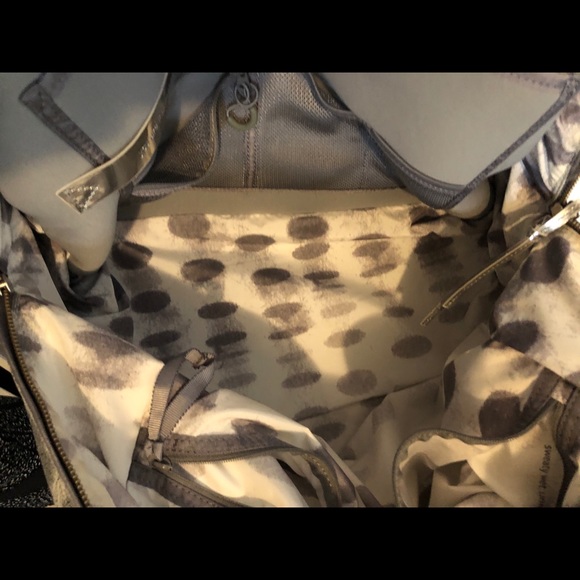 Lululemon silver duffel bag - Picture 7 of 8